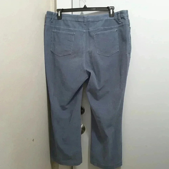 St. John's Bay woman Boot Cut 20W Average - Picture 2 of 8